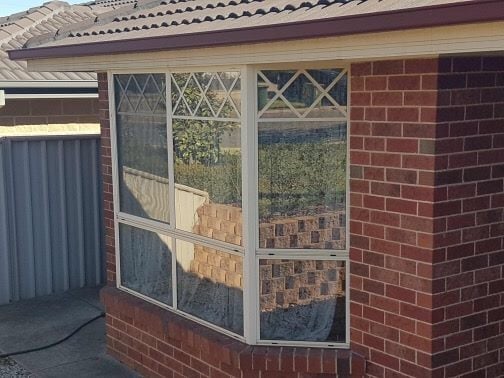 AlpineTint lightly reflective slated dual-climate window film installation done in Thurgoona.